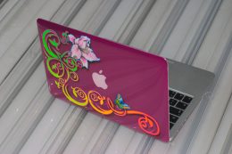 MacBook Air mit Airbrush und Pinstriping